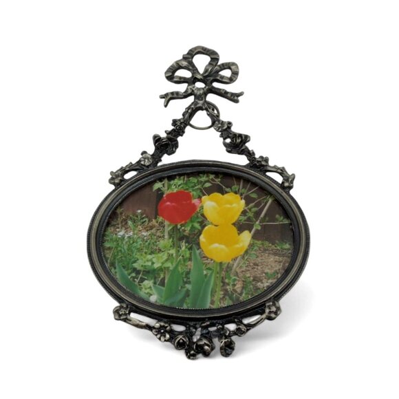 OVAL Ornate FRAME Bow Embellishments Hang and Freestanding 16cm Tall - Picture 2 of 10